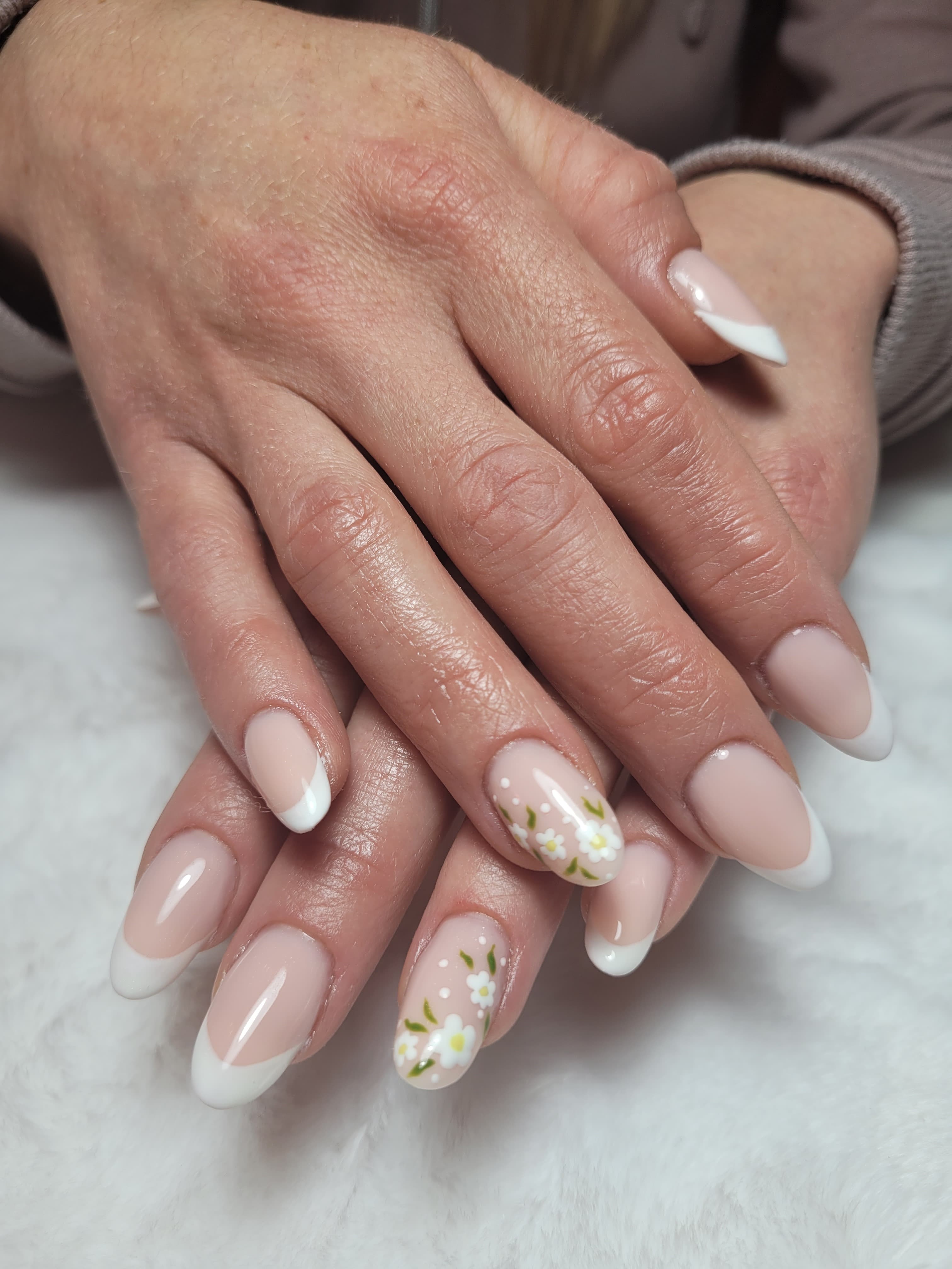 Rallongement Gel demi capsules - French - nail art fleurs