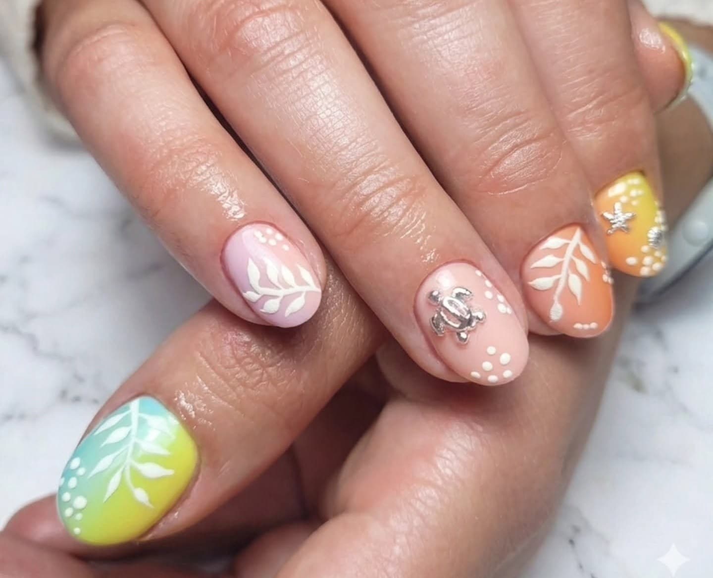 Remplissage gel - Dégradé de couleurs - Nail art fleurs et coquillage