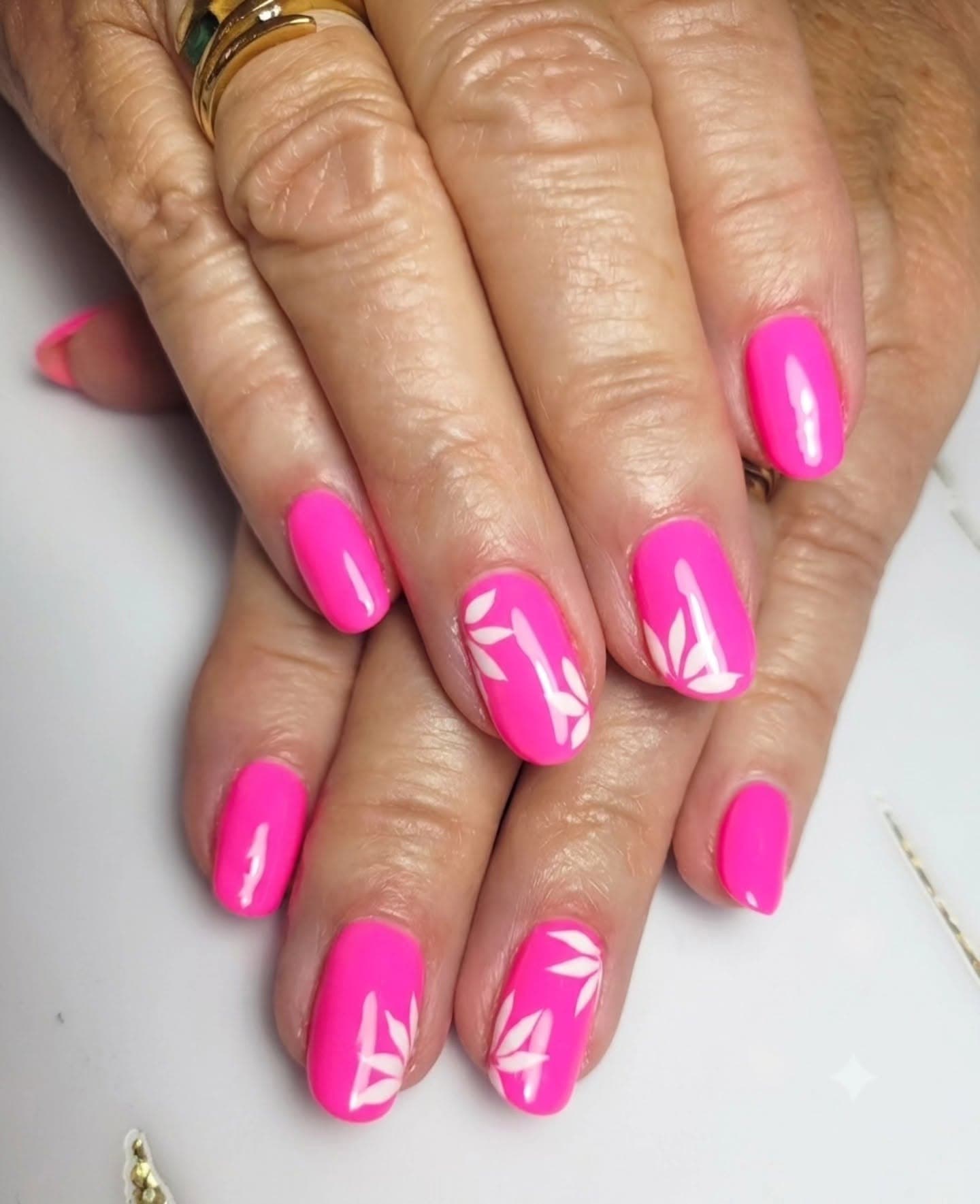 Semi permanent sur ongles naturels + Nail art fleurs