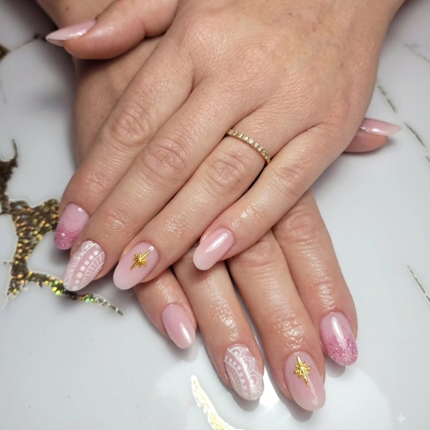 Rallongement demi capsules Gel - Nail art mandala